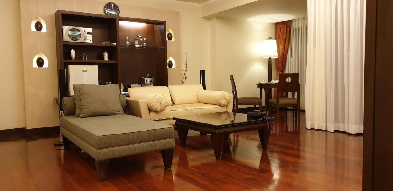 Patong Paragon Resort & Spa Sha Extra Plus Eksteriør billede A living room
