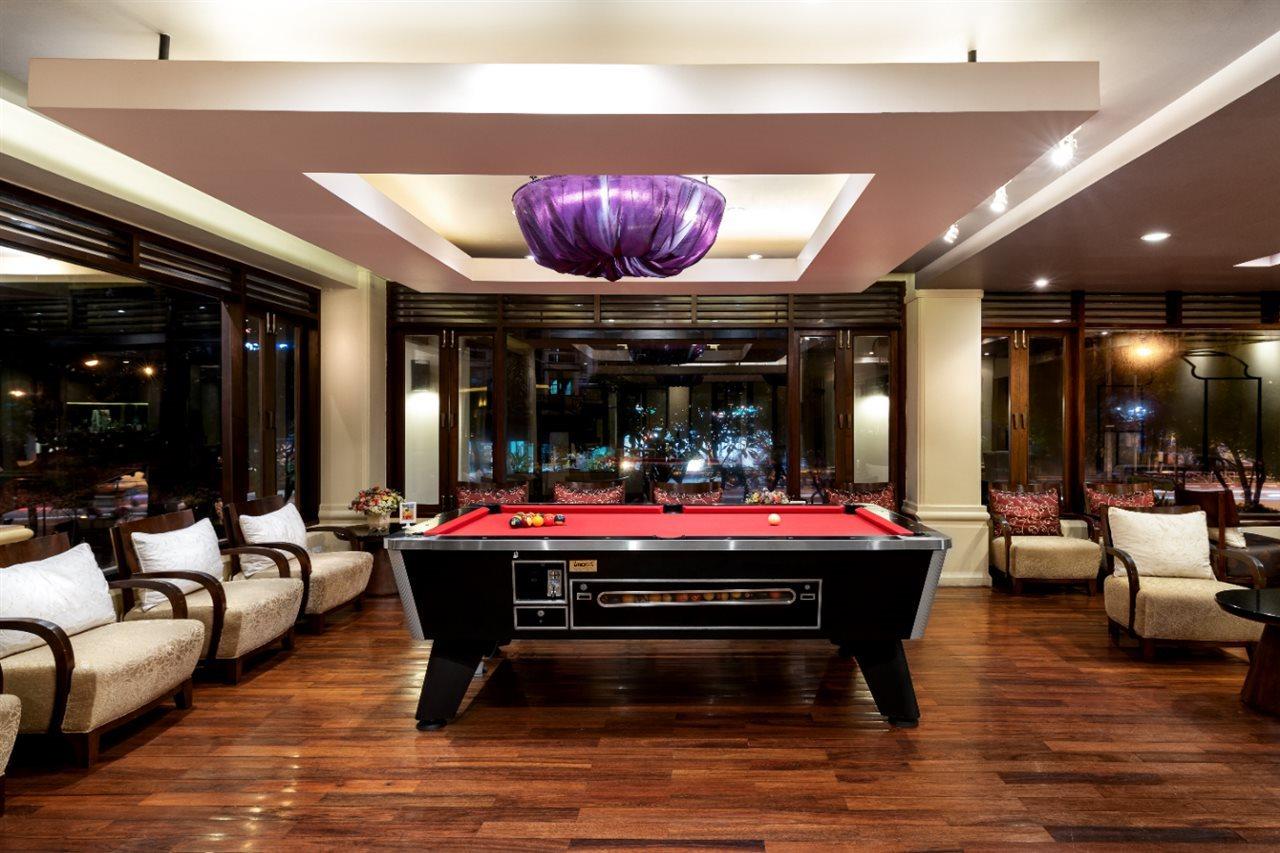 Patong Paragon Resort & Spa Sha Extra Plus Eksteriør billede The Pool Table at the lobby