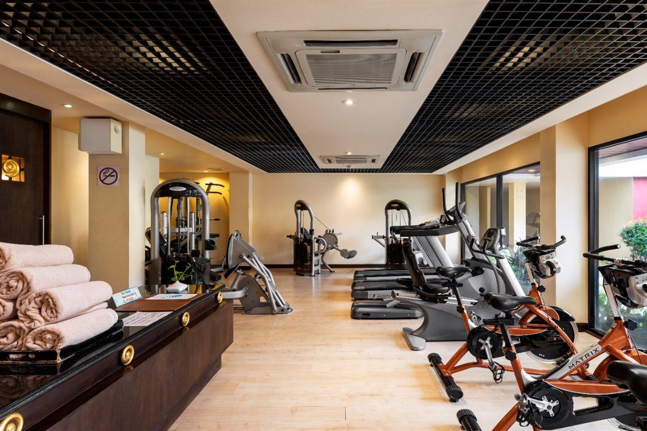 Patong Paragon Resort & Spa Sha Extra Plus Eksteriør billede A gym at a hotel