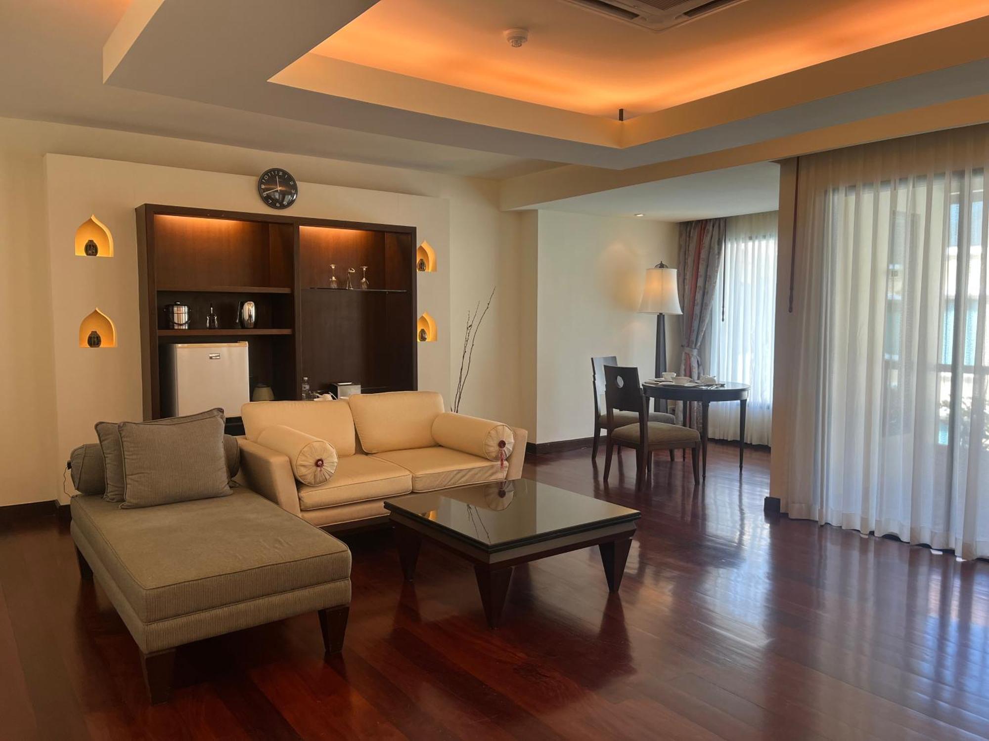 Patong Paragon Resort & Spa Sha Extra Plus Eksteriør billede A suite at the hotel