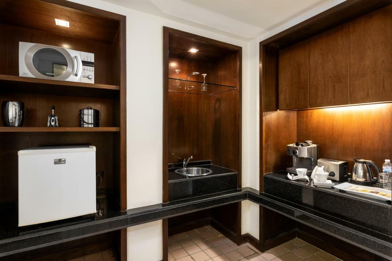 Patong Paragon Resort & Spa Sha Extra Plus Eksteriør billede A kitchenette in a hotel